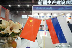 Раис Татарстана Рустам Минниханов осмотрел выставку Russia China Expo, развернувшуюся на территории МВЦ «Казань Экспо». Мероприятие проводится в рамках международного бизнес-форума «РОСТКИ: Россия и Китай – взаимовыгодное сотрудничество».