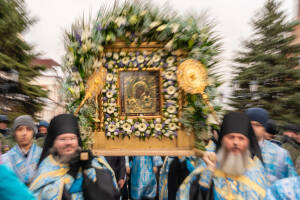 4 ноября, в праздник Казанской иконы Божией Матери и День народного единства, установленный в память об избавлении в 1612 году Москвы и России от иноземных захватчиков, в Казани состоялся общегородской крестный ход, сообщает пресс-служба Казанской епархии.