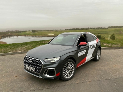 До Иннополиса и обратно: телеведущая Динара Вургафт тестирует Audi Q5 Sportback