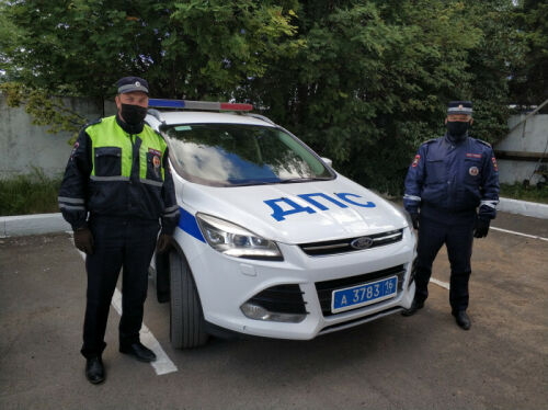 Автоинспекторы помогли пожилой челнинке, которой стало плохо и она легла у обочины дороги