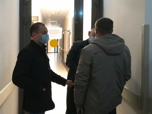 В суд доставили начальника колонии №3 в Татарстане по обвинению в поборах на ремонт