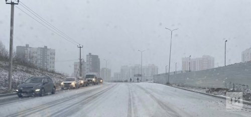 Татарстанские водители сняли на видео метель на трассе