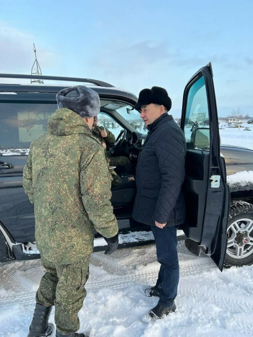 Марат Нуриев посетил мобилизованных на танковом полигоне Казани и передал «УАЗ Патриот»