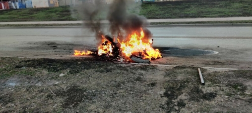 Мотоцикл выгорел дотла на одной из челнинских улиц