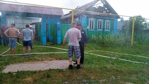 В РТ школьник услышал звук извещателя и вывел из горящего дома трех младших сестер