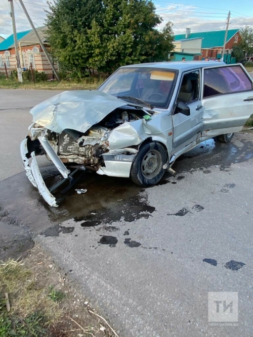 Двое взрослых и ребенок пострадали в столкновении двух авто в Кукморе