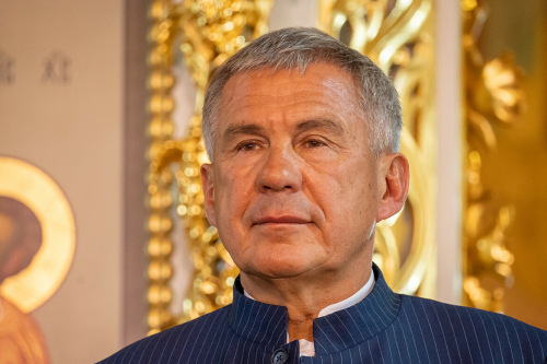 «Вдохновляя на богоугодные дела»: Рустам Минниханов поздравил татарстанцев с Рождеством