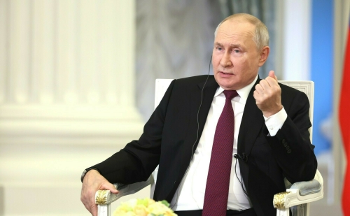 Путин заявил, что с тревогой наблюдает за событиями на Ближнем Востоке