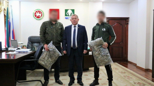 Глава Мамадышского района передал бойцам СВО утепленные камуфляжные костюмы