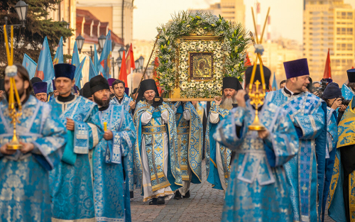 «Для Матери Божией все мы – дети»: на крестный ход в Казани собрались тысячи верующих