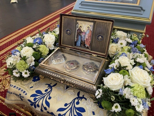 Под покровом Заступницы: частица пояса Богородицы прибыла в Казанский собор в день юбилея