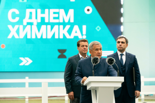 «Достижение каждого из работников»: Минниханов поздравил Казаньоргсинтез с юбилеем