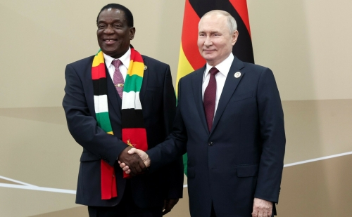 Путин подарил вертолет Президенту Зимбабве