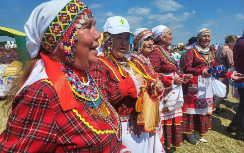 Минниханов поделился фотографиями с чувашского праздника Уяв