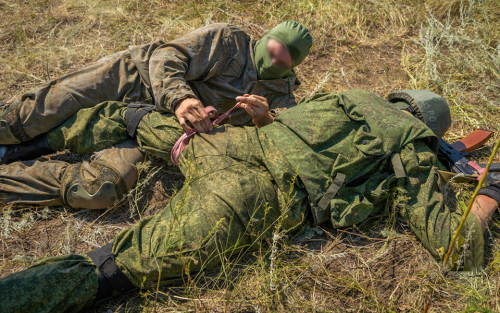 «После подрыва машины выбирались по минному полю»: будни медика РКБ в зоне СВО