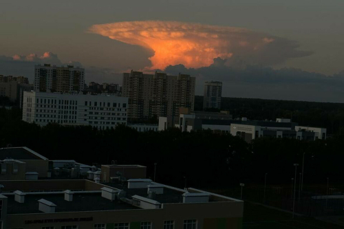 Казанцы делятся в соцсетях фото необычного облака над городом