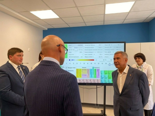 Минниханов в Менделеевске оценил обновленный после капремонта лицей «Потомки Менделеева»