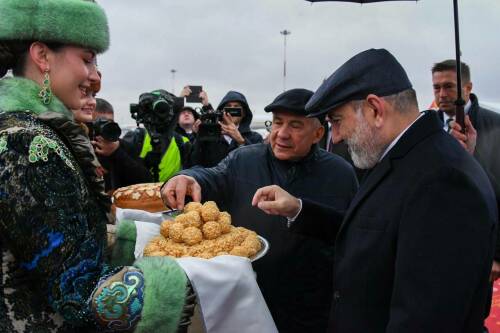 Премьер-министр Армении Пашинян прилетел в Казань