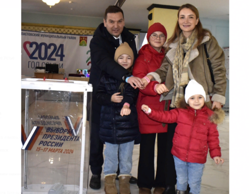 «Выбрали дальнейшее развитие страны»: глава Апастовского района проголосовал с супругой