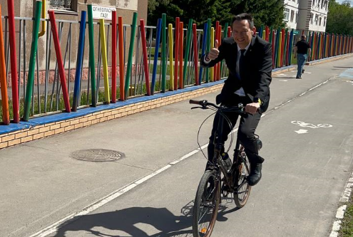 Глава Альметьевска Тимур Нагуманов приехал на работу на велосипеде