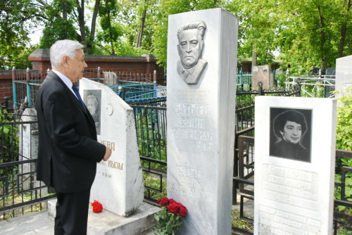 Мухаметшин почтил память руководителей Верховного Совета ТАССР