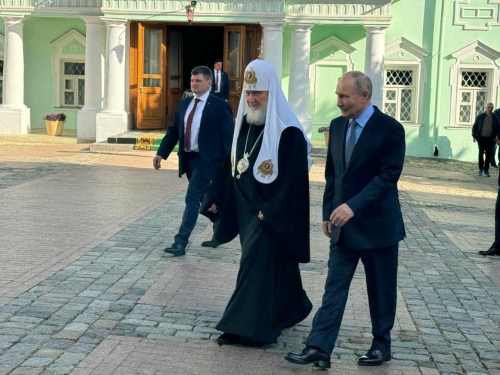 Путин посетил Троице-Сергиеву лавру и поклонился «Троице» Рублева