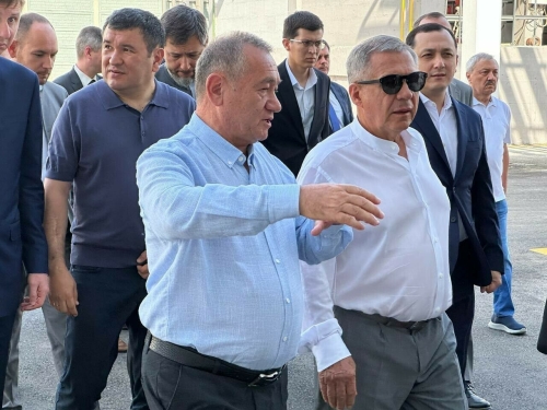 Минниханов посетил крупнейшего производителя химической продукции Узбекистана