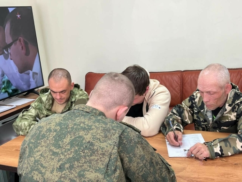 В Челнах заключают контракт на военную службу жители других регионов РФ