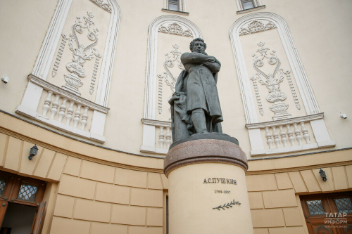 «Хорошо, что есть такие классики»: в Казани почтили память Пушкина