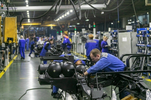КАМАЗ возобновил производство грузовиков после корпоративного отпуска рабочих