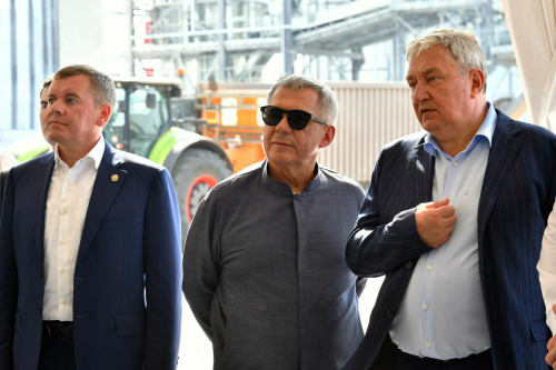 Минниханов посетил новый элеваторный комплекс «Свияжск-Зернопродукт»