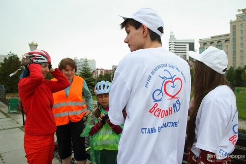 На старт семейного велоквеста в проливной дождь вышли только самые стойкие участники.