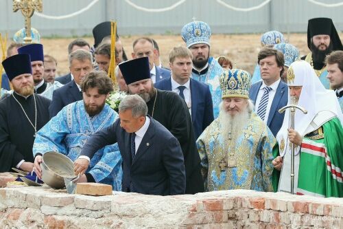 В Казани прошла церемония закладки первого камня в основание воссоздаваемого собора Казанской иконы 