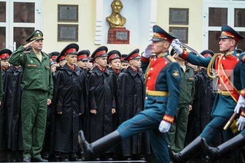 Торжественная линейка в Казанском Суворовском училище.