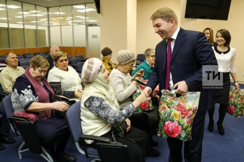 Вручение подарков людям с ограниченными возможностями в рамках закрытия декады инвалидов