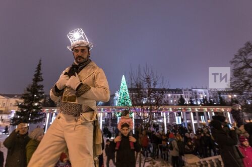 Выступление французской труппы "Remue Menage" в парке Черное озеро