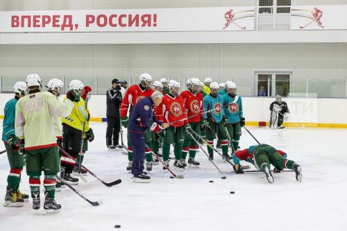 Мастер-класс 3-кратного олимпийского чемпиона Владимира Юрзинова в «Академии хоккея Ак Барс»