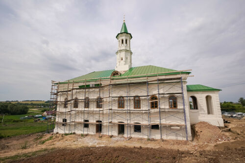 На минарет старейшей каменной мечети Татарстана установили полумесяц