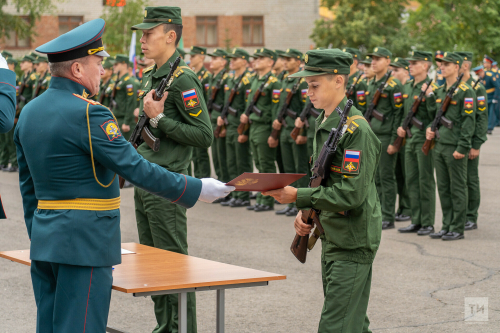 Курсанты-танкисты приняли присягу в Казани