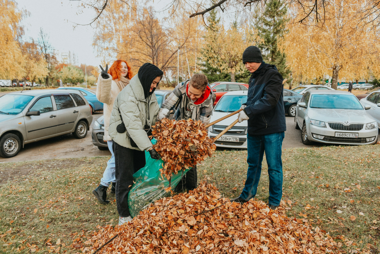 Более 35 тыс. жителей Набережных Челнов вышли на общегородской субботник