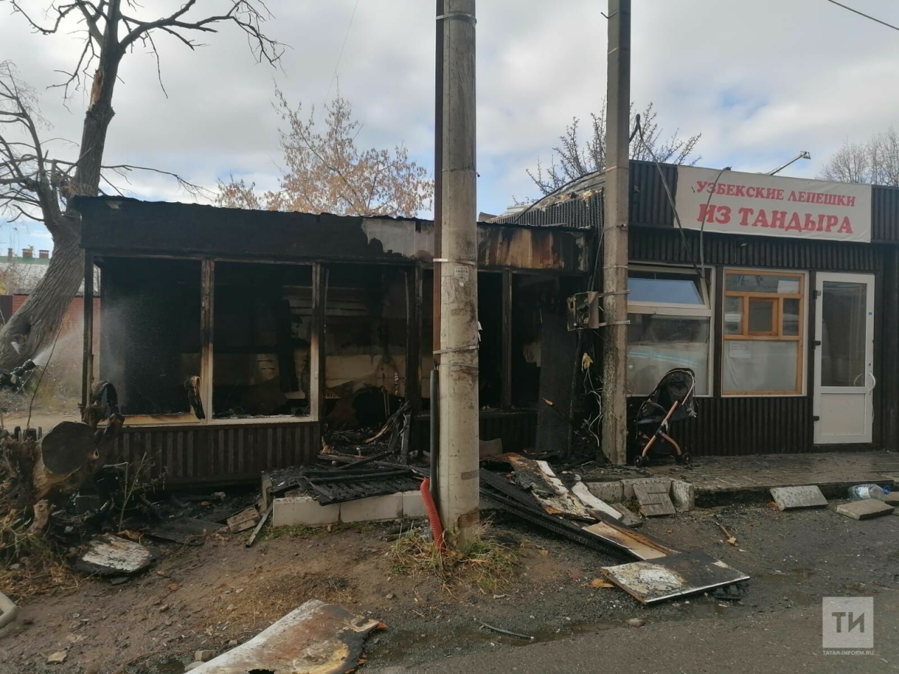 В центре Казани сгорел торговый павильон