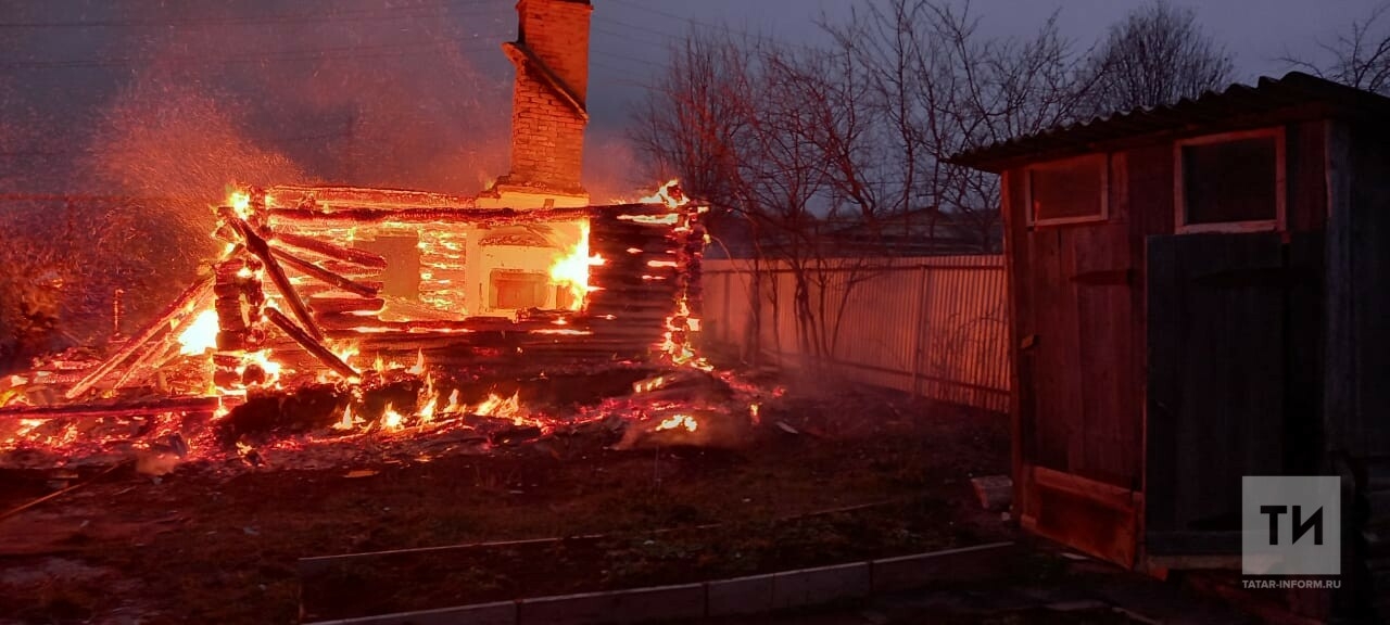 Мужчина получил ожоги на пожаре в своем доме в Татарстане