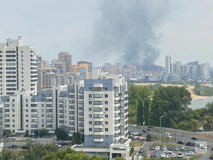 В Казани потушили пожар на складе на территории стройплощадки напротив ДВВС