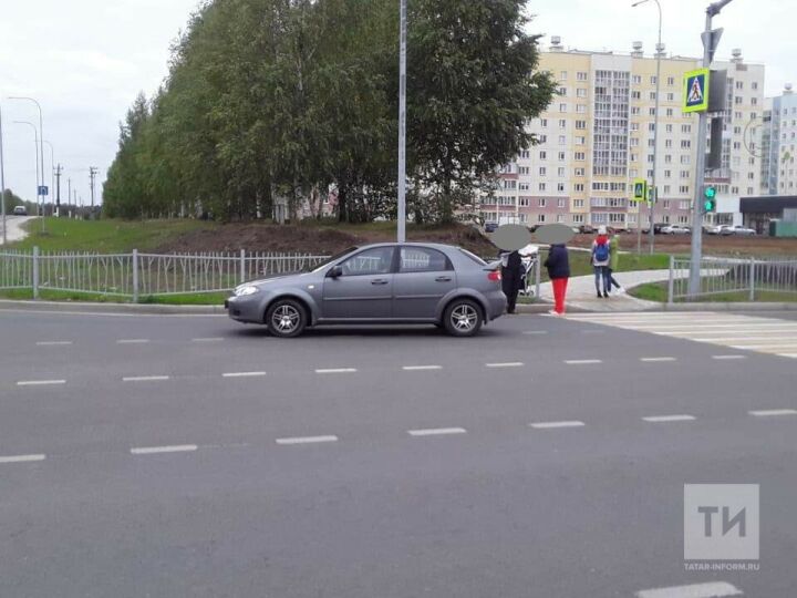 В Нижнекамске легковушка на зебре сбила двухлетнего ребенка