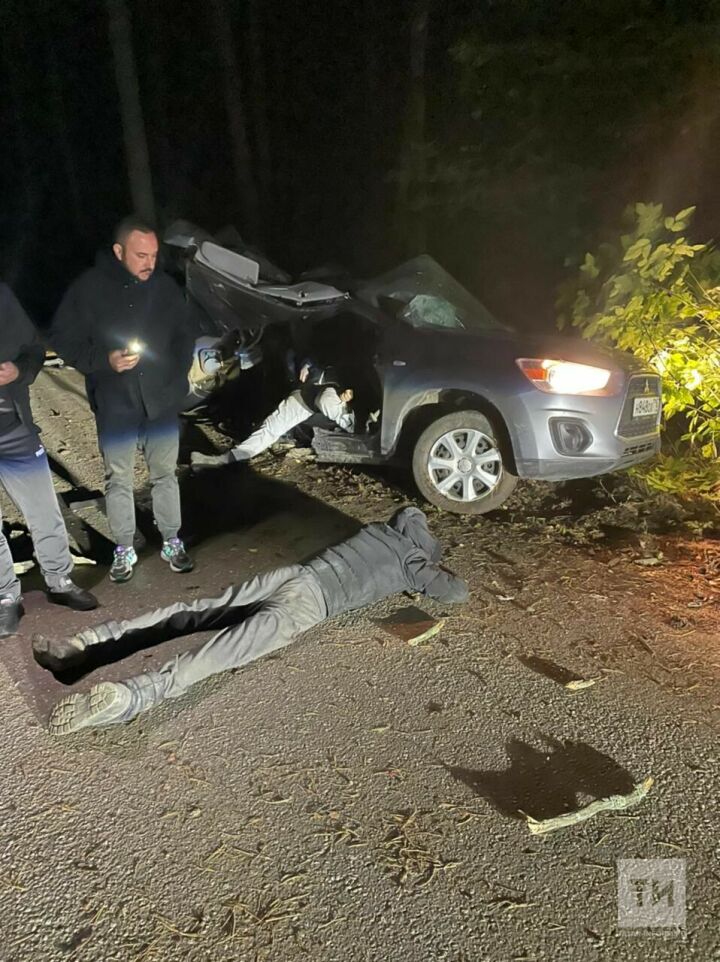 Появилось видео с места страшной аварии под Казанью, в которой погиб один человек