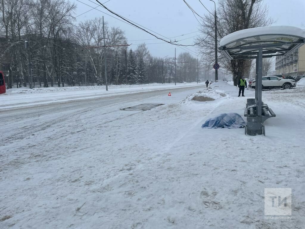 В Казани троллейбус зажал и протащил за собой пожилую женщину, она погибла