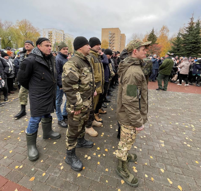 Каждый мобилизованный из Челнов перед отправкой получил резиновые сапоги, рюкзак и деньги