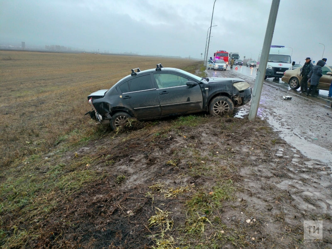 Водитель одного из авто получил травмы в массовом ДТП под Челнами