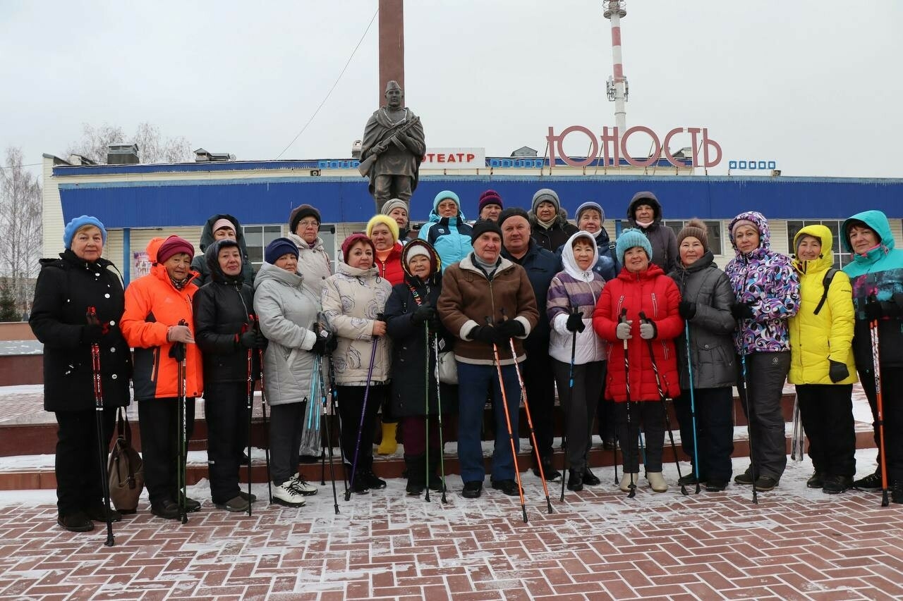 В Менделеевске провели первый фестиваль по скандинавской ходьбе