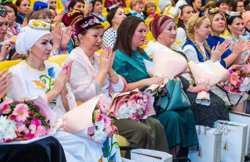 Всемирная организация татарских женщин «Ак калфак» провела совещание в Нижнекамске